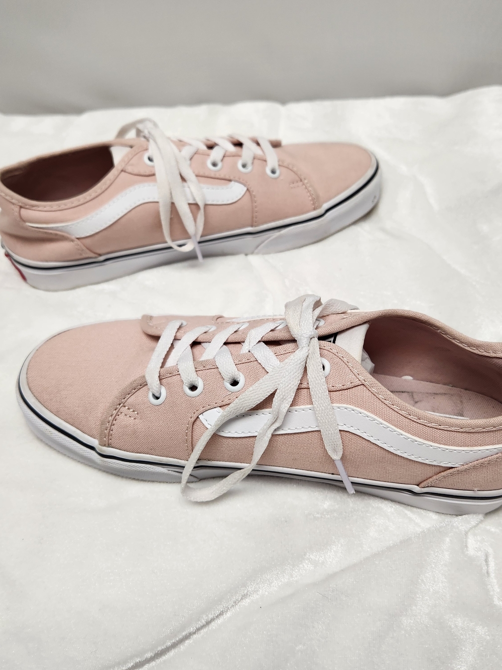 Vans Women's Old Skool Low-Top Sneakers in Blush Pink